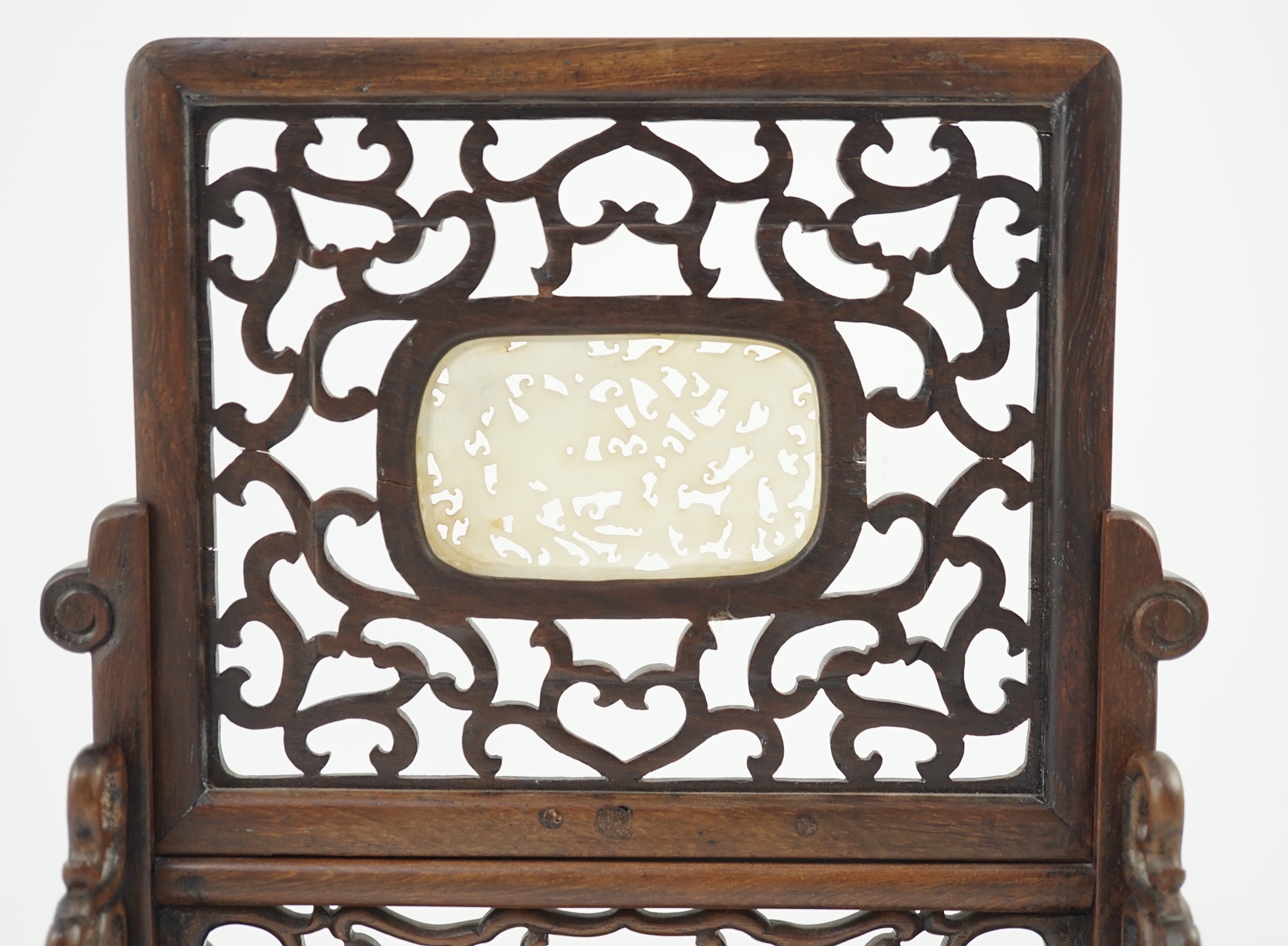 A small Chinese jade mounted hongmu tablescreen, late 19th/early 20th century, 22cm high, 19cm wide